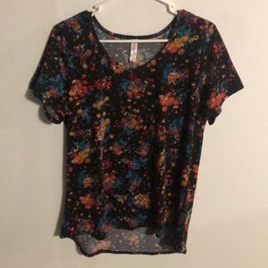 LuLaRoe Classic Tee large